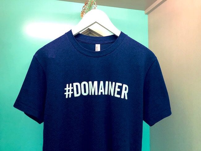 domainer-shirt-closet